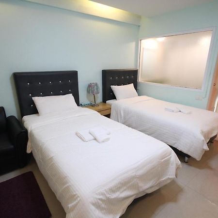 J.Residence Samut Prakan Luaran gambar