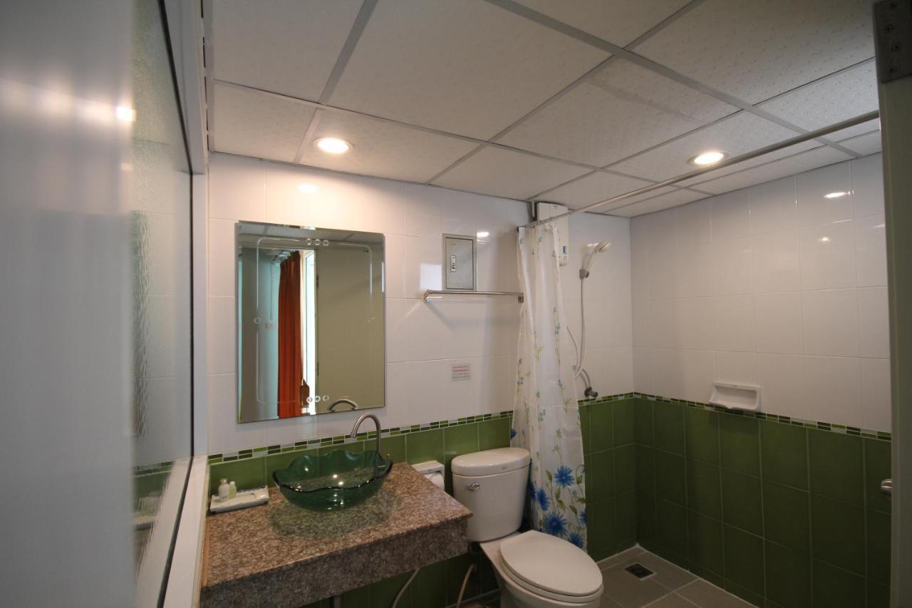 J.Residence Samut Prakan Luaran gambar
