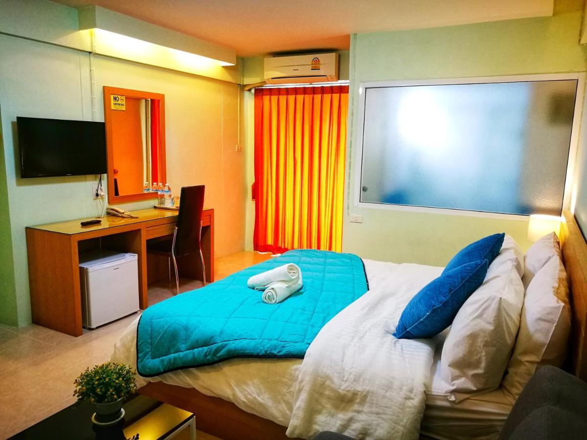 J.Residence Samut Prakan Luaran gambar