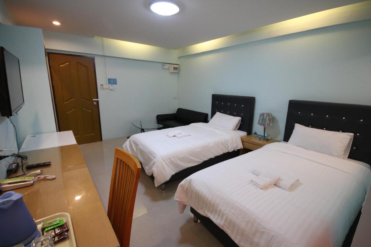 J.Residence Samut Prakan Luaran gambar
