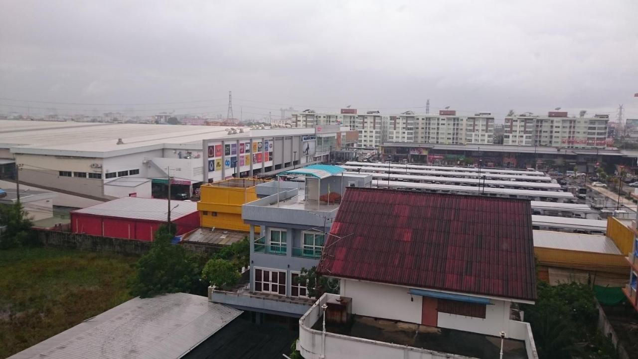 J.Residence Samut Prakan Luaran gambar