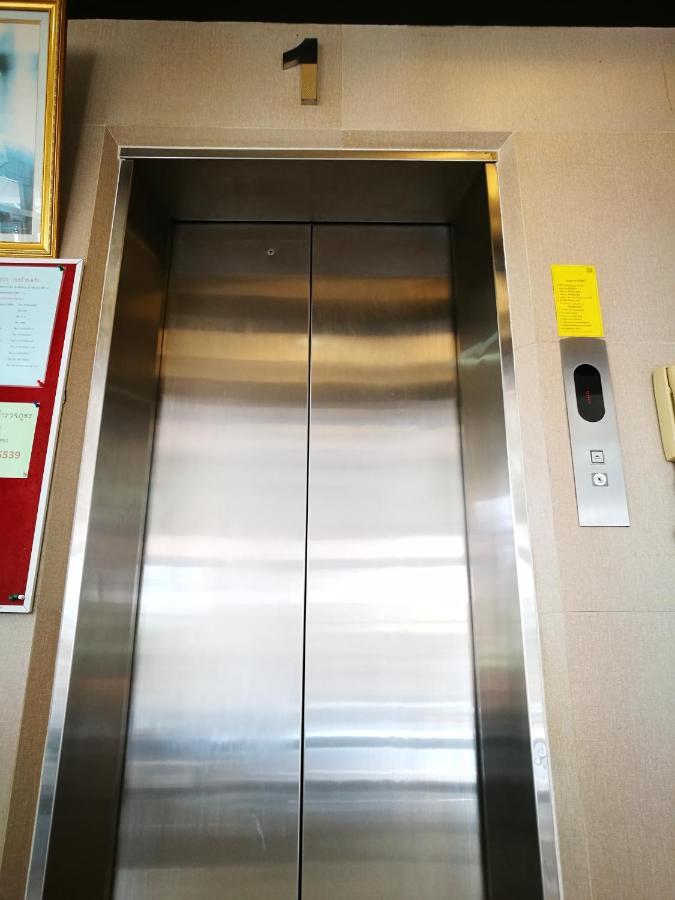 J.Residence Samut Prakan Luaran gambar