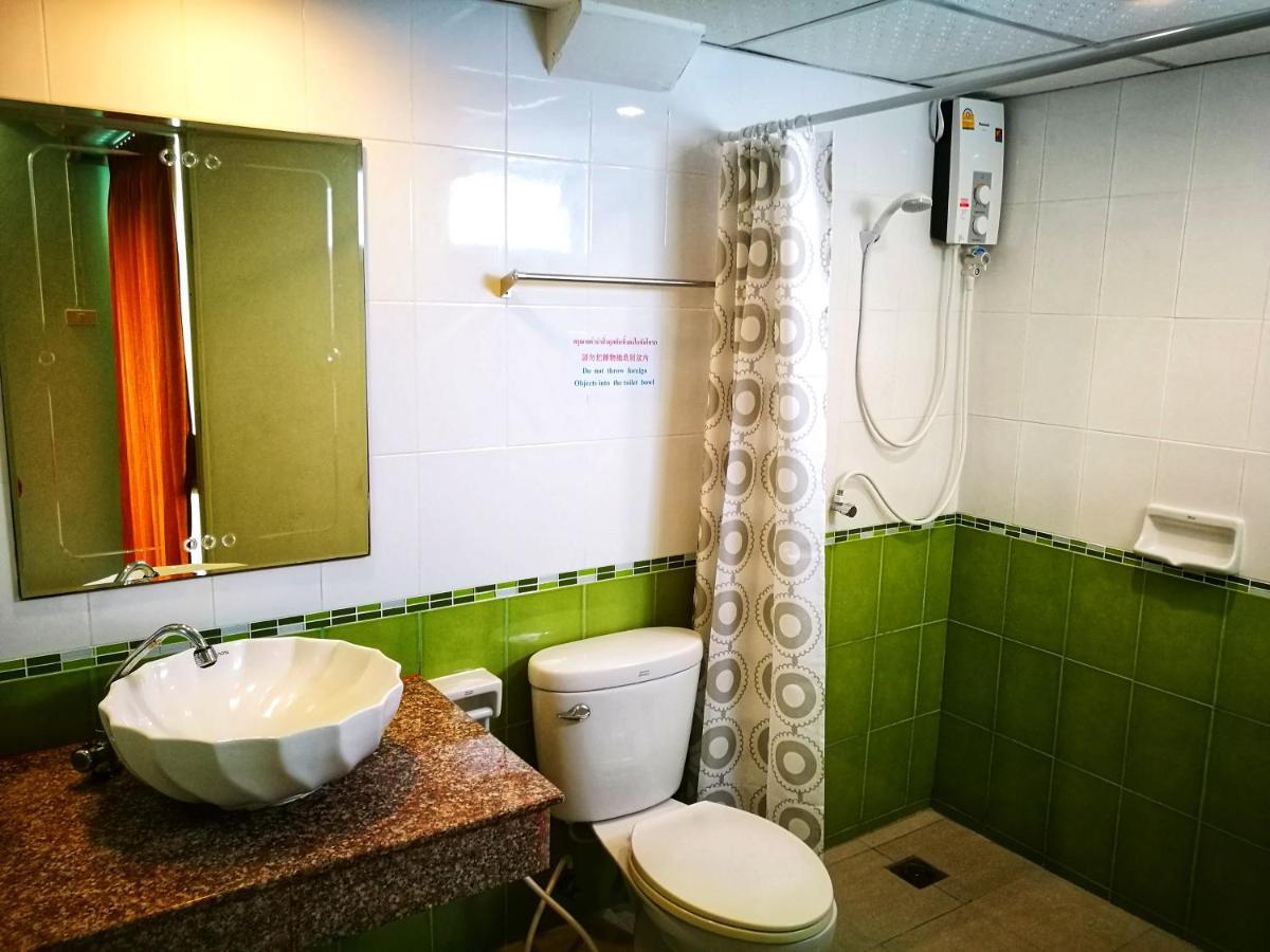 J.Residence Samut Prakan Luaran gambar