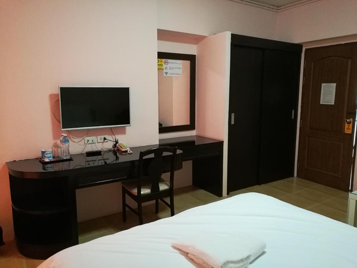 J.Residence Samut Prakan Luaran gambar